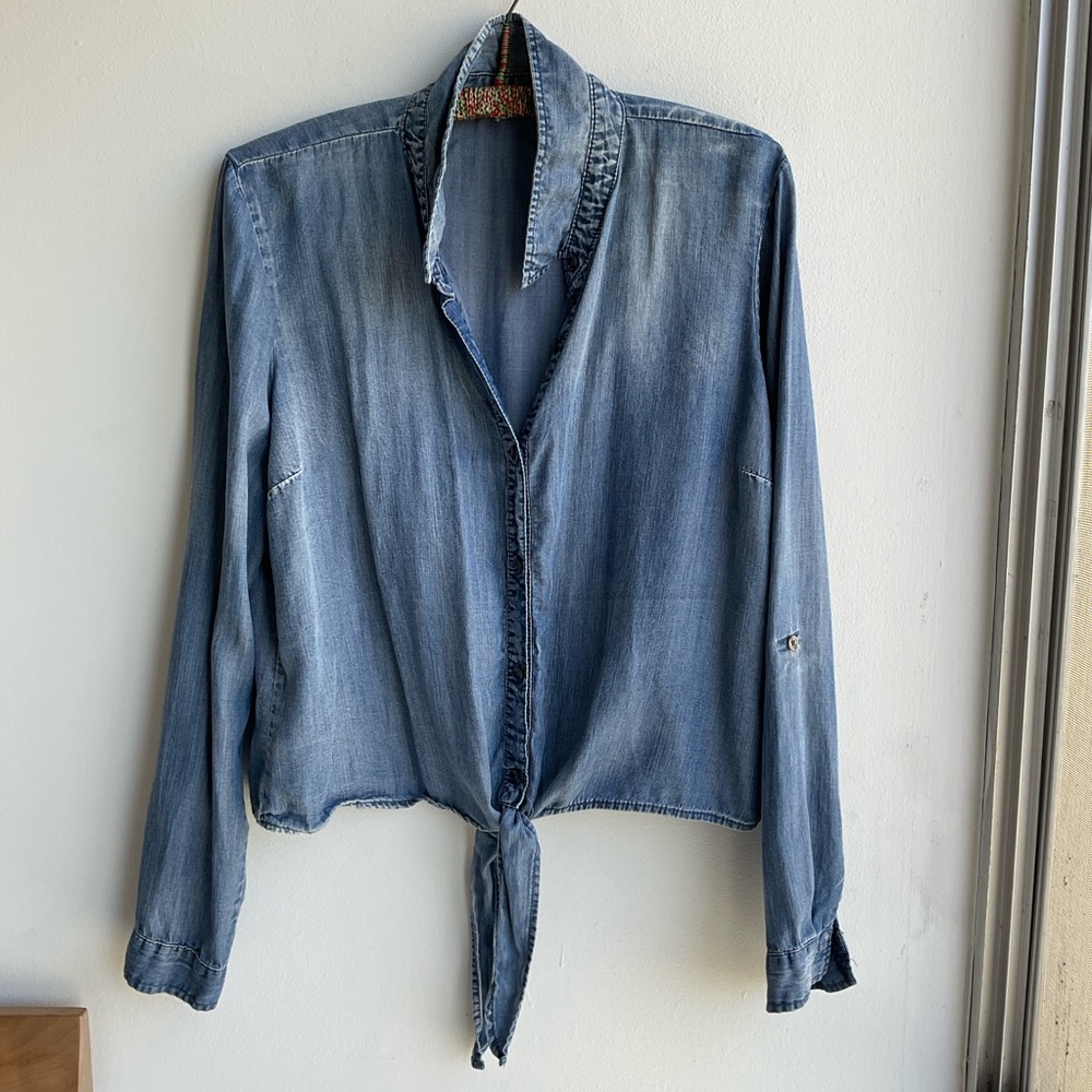 NWOT Denim look Tie-Front Shirt made of soft Lyocell